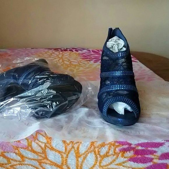 Heel - Picture 3 of 5